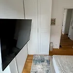 Mosel - Netflix - Modern & Zentral *