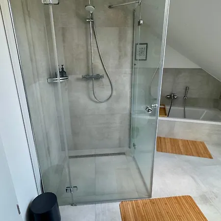 Mosel - Netflix - Modern & Zentral Schweich