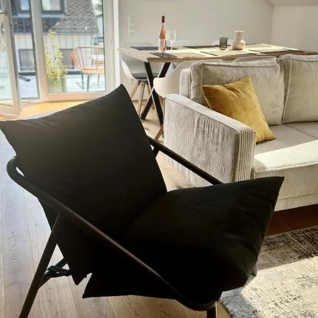 Mosel - Netflix - Modern & Zentral