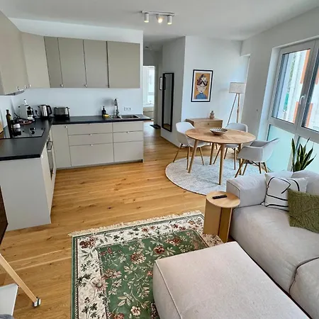 Mosel - Netflix - Modern & Zentral * Schweich