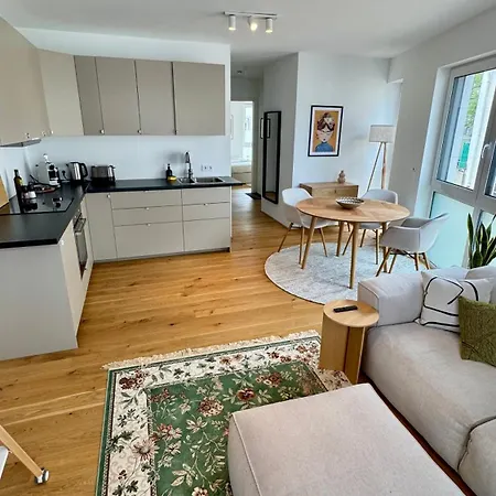 Mosel - Netflix - Modern & Zentral *