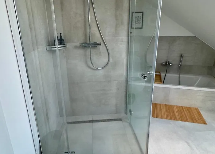 Mosel - Netflix - Modern & Zentral Schweich