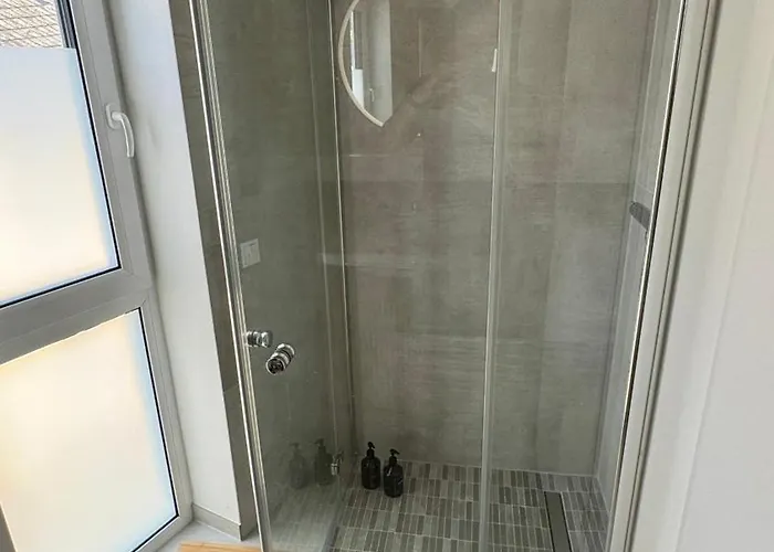 Mosel - Netflix - Modern & Zentral * Schweich