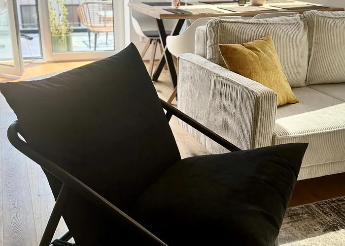 Mosel - Netflix - Modern & Zentral