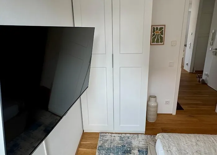 Mosel - Netflix - Modern & Zentral *